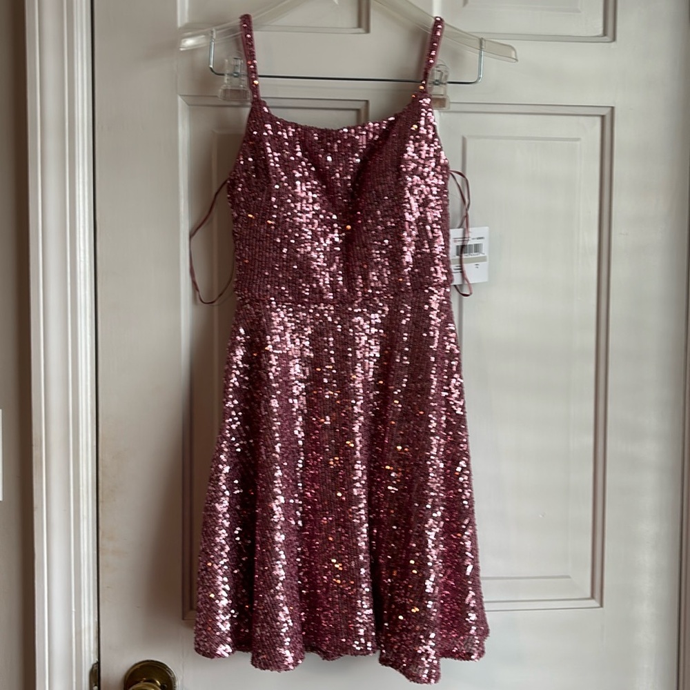 NWT pink sequin party dress. Morgan & Co. Size 0